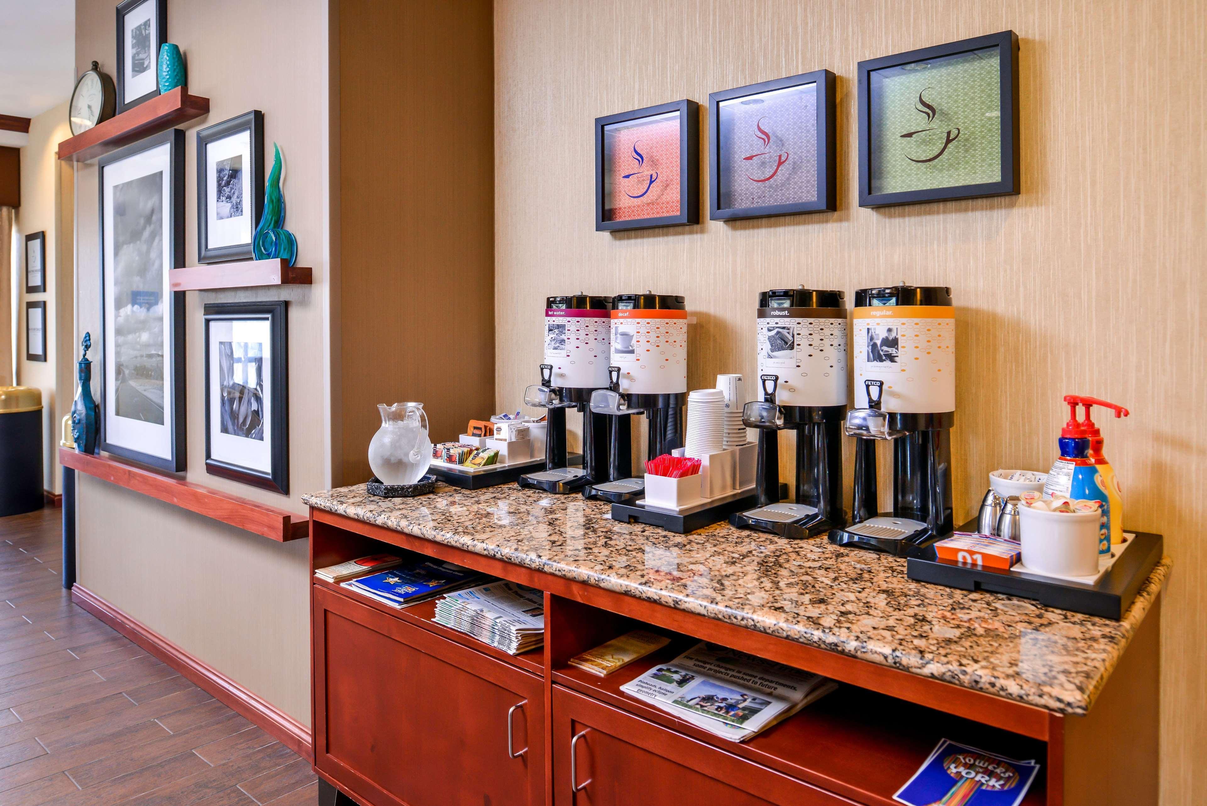 Hampton Inn York Buitenkant foto