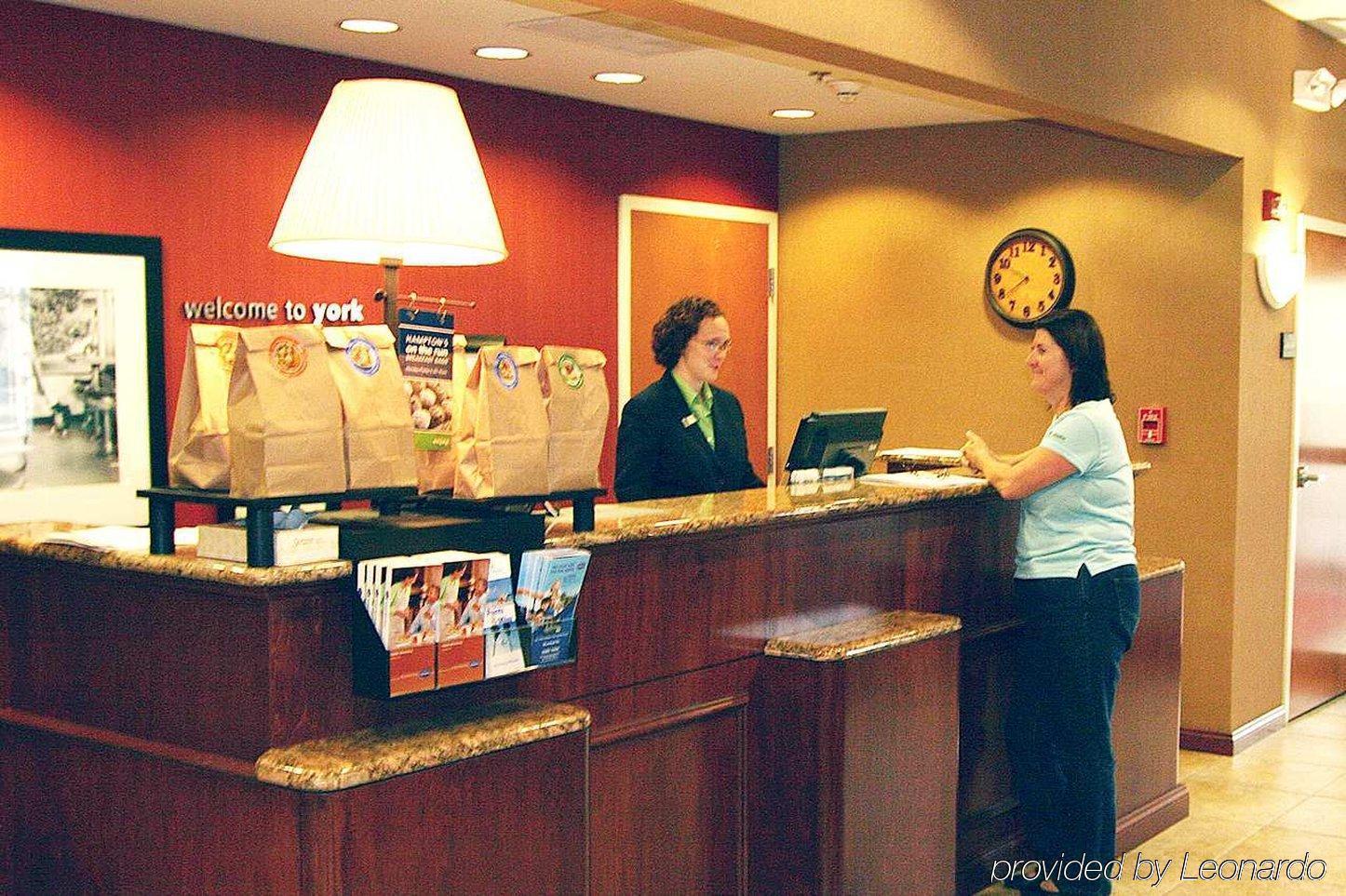 Hampton Inn York Interieur foto