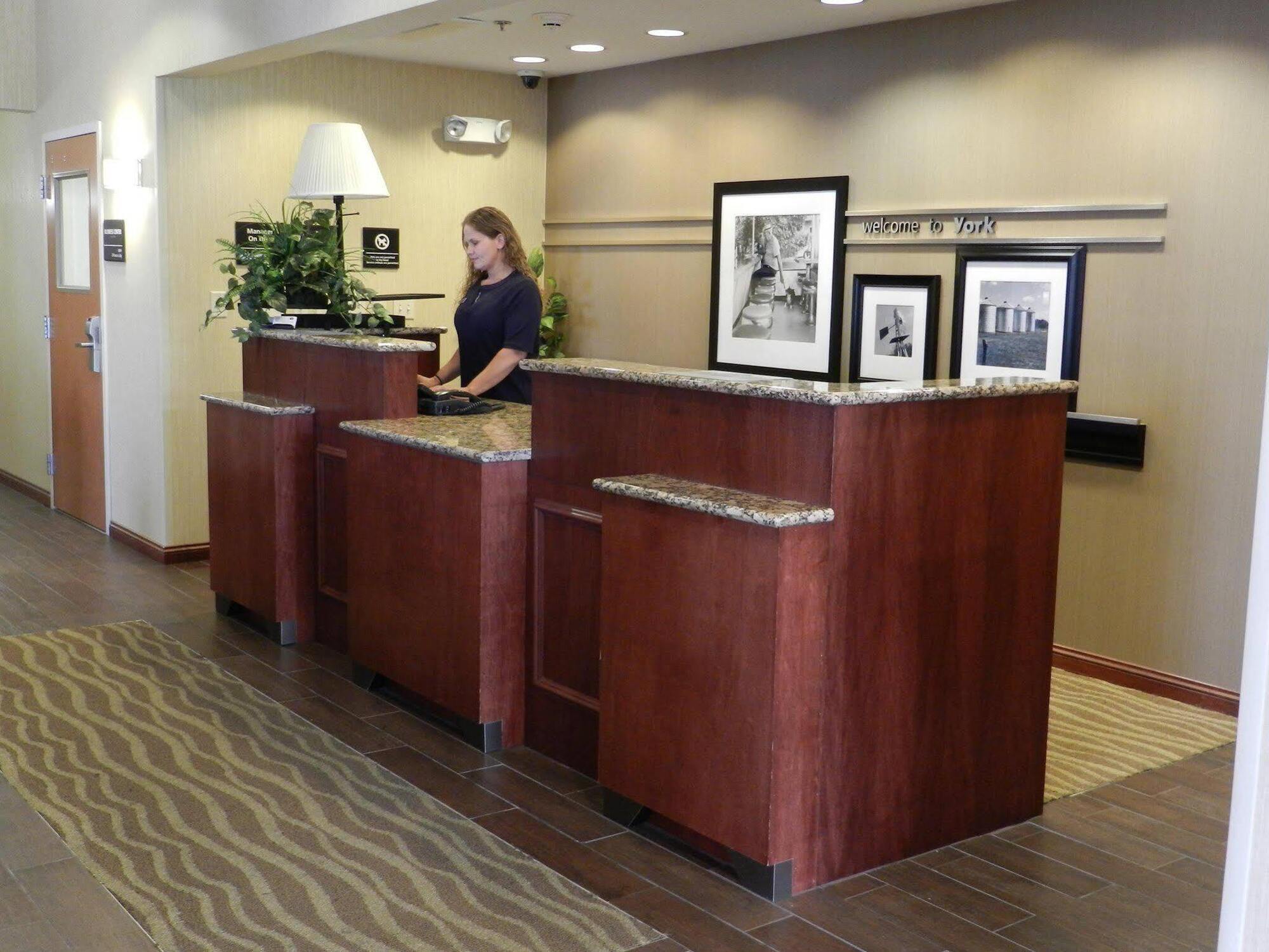 Hampton Inn York Buitenkant foto